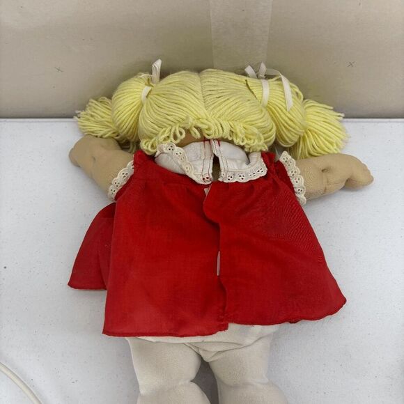 Vintage 80s Cabbage Patch Kid Blonde Blue Eyes Buck Teeth Dimples Red Outfit - Picture 4 of 11